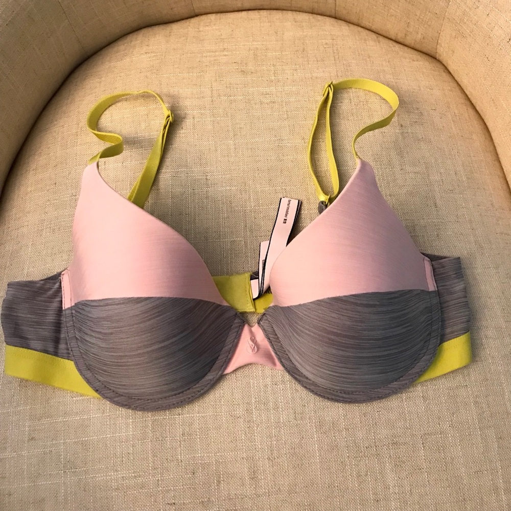 Victoria’s Secret t-shirt bra
